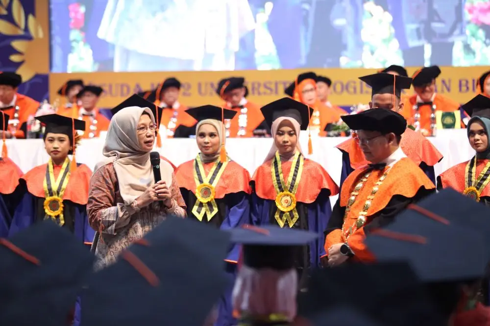 Wisudawan ULBI Mayoritas Telah Terserap Dunia Kerja